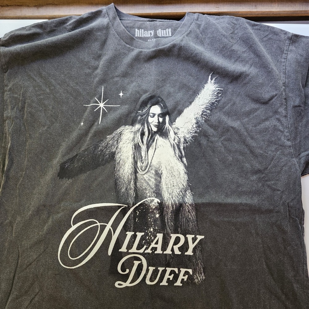 Hilary Duff Graphic T Shirt Womens XL Black Angel Wings Music Pop Singer Tee